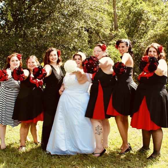 Custom Handmade Bridal Bouquets and Boutineres! - Picture 4 of 4